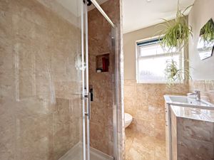 En-suite- click for photo gallery